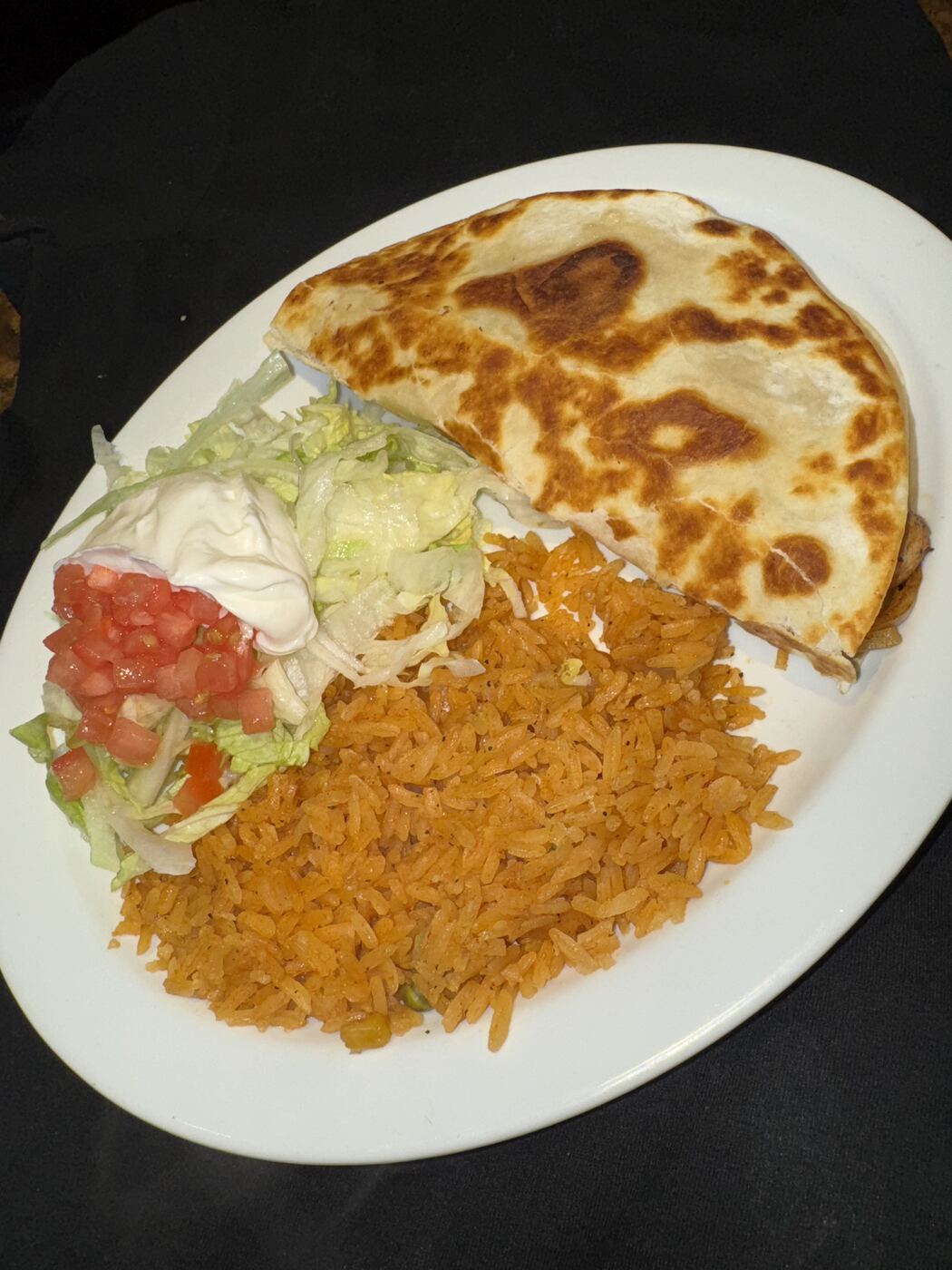 Fajita quesadilla with rice and salad